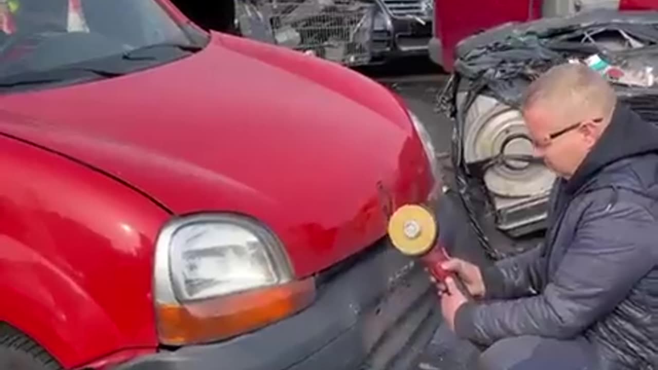 Man nearly destroys his car bonnet