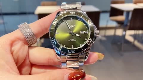 Is the watch worth three hundred dollars? Everybody help me to have a look!