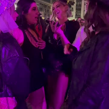 She drives a moms car 😅