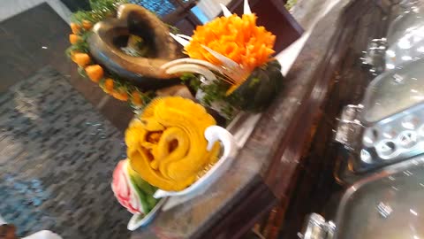 Vegitable carving and salads