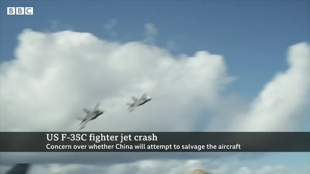 Race is on to reach sunken US plane... before China - BBC News