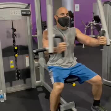 How To Use The Pec Deck Chest Fly Machine Properly