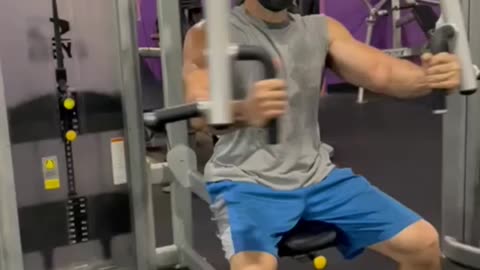 How To Use The Pec Deck Chest Fly Machine Properly