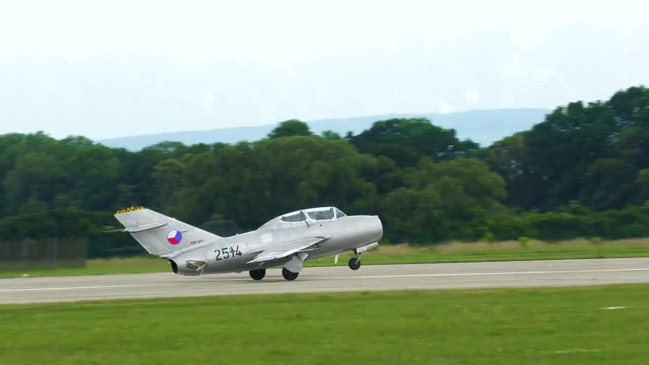 MiG-15 UTI _ Pardubice Airshow 2022 _ 4K