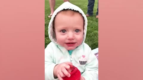 Funny baby/playing/ with/ water/