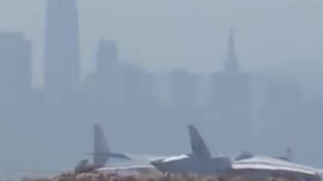 The Worlds Largest Airplane Landing in Oakland California ATC