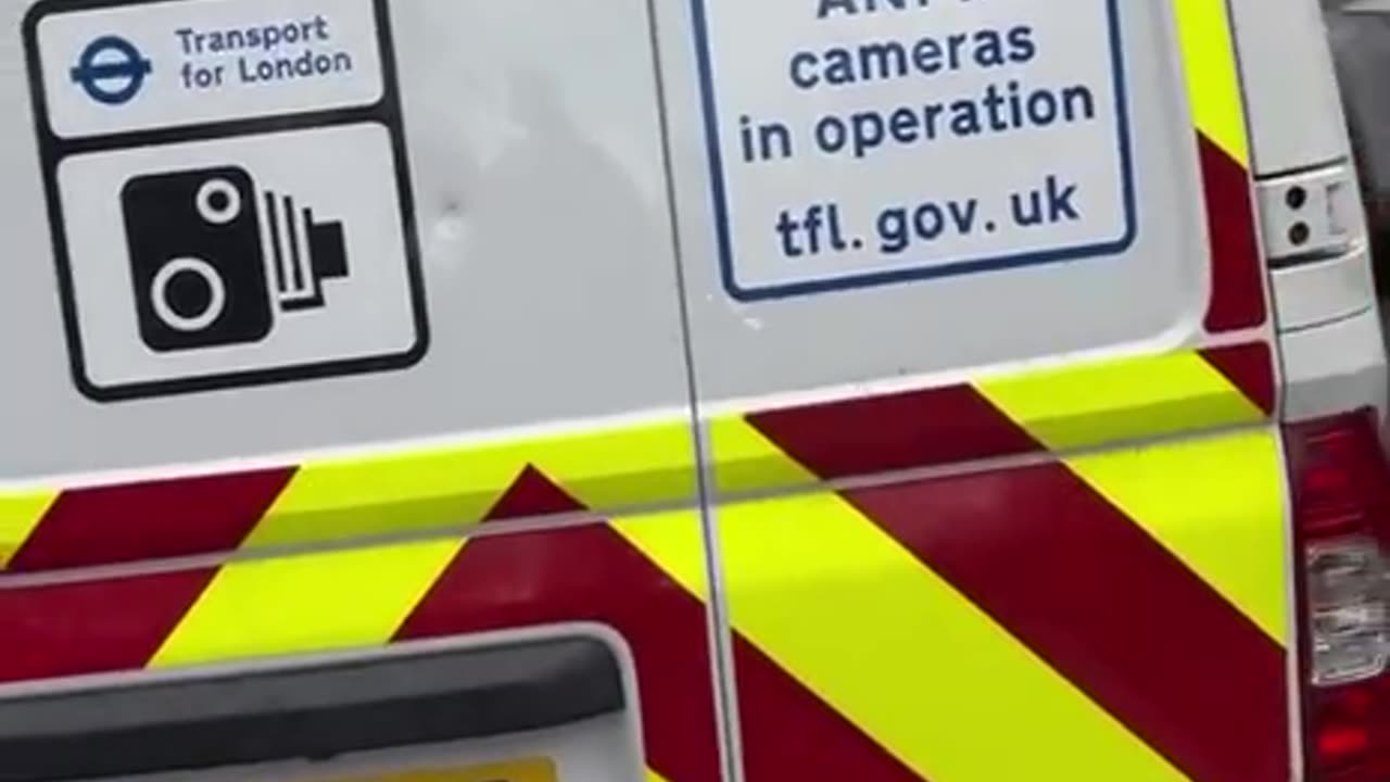 London UK: A 15 minute city ULEZ camera van has been attacked and damaged.. 🤷‍♂️
