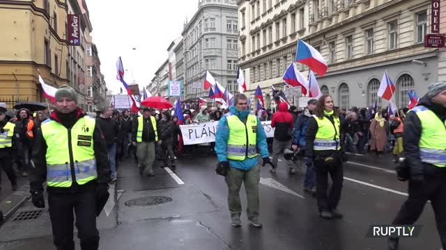 Czech Republic: Thousands join rally to demand President Zeman dismiss government - 17.11.2022