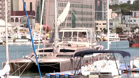 Russians fleeing draft sail in yachts to South Korea