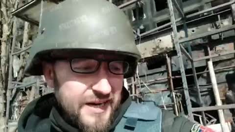 Izvestia correspondent Rodion Severyanov films the fighting in Mariupol