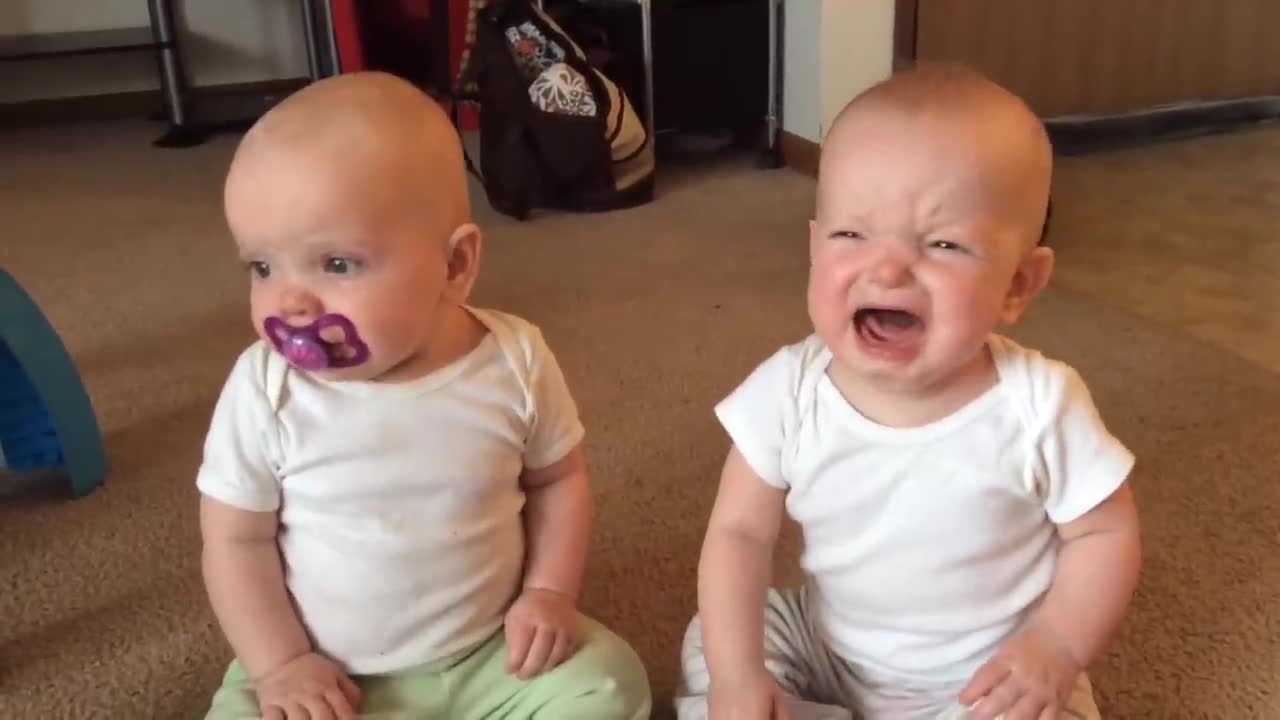 America's Funniest Home Videos (Twin girls fight over pacifier)