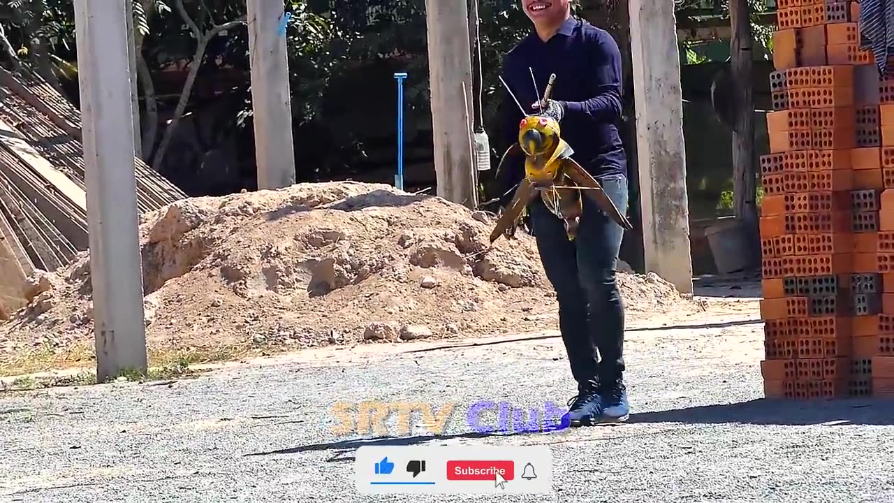 Can't Stop Laughing at this Fake Giant Bee vs Real Dog Prank!