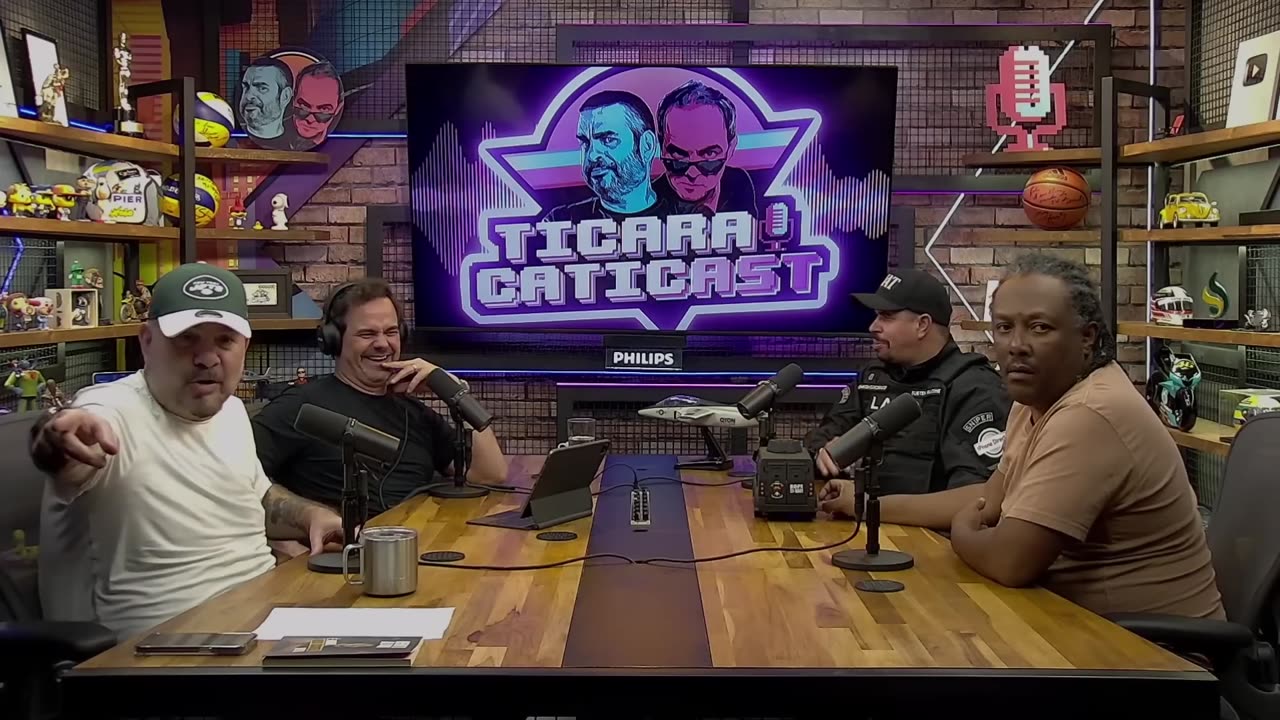 O CARRO DE BAGUNCINHA É PRATICAMENTE UM TANQUE DE GUERRA