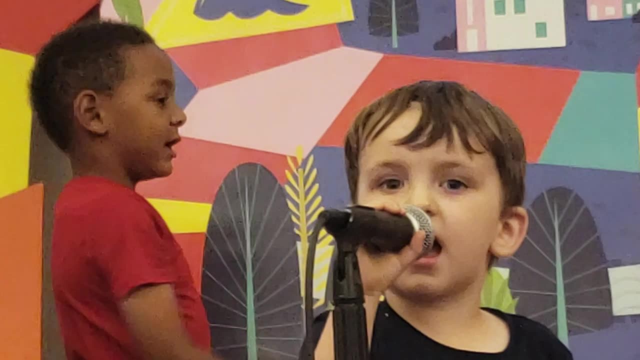 FUTURE ROCK STARS: THESE TWO BOYS REALLY KNOW HOW TO "HAM" IT UP!