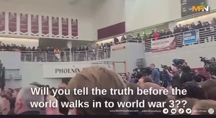 protesters storm Obama rally - accusing him of overthrowing the govt of Ukraine in 2014