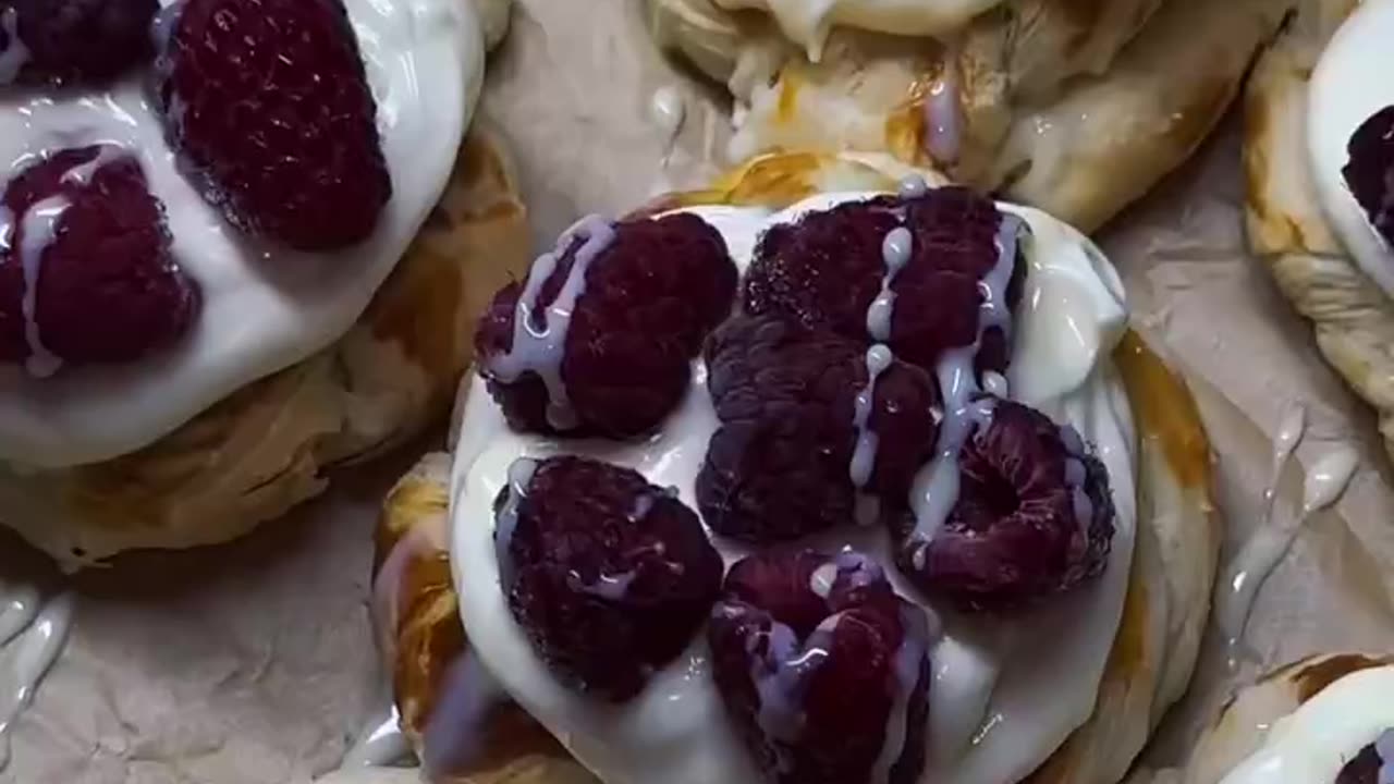 Raspberry and cream puffs