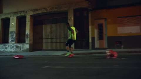 Nike Futebol Apresenta: Caminhão de Lixo