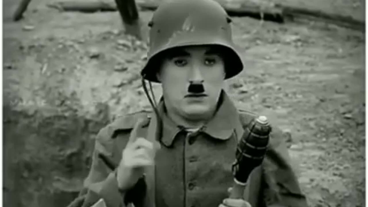 Funny moment by charlie Chaplin in war...🤣😆