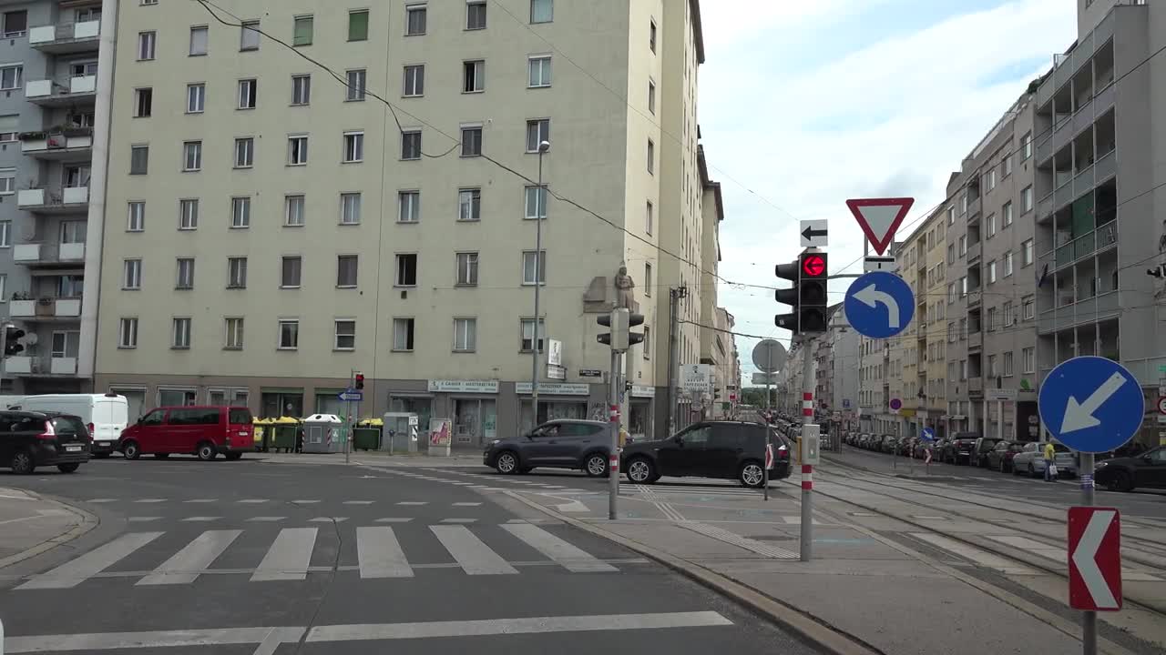 Driving Downtown - Vienna 4K - Austria(00h09m49s-00h11m47s)