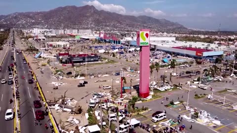 Looters hit Mexican town after hurricane devastation