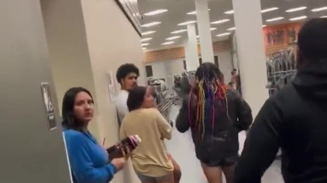 6ix9ine Jumped at LA Fitness!!!