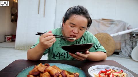 Braised pork with fried tofu and braised pork is a perfect match. I made a