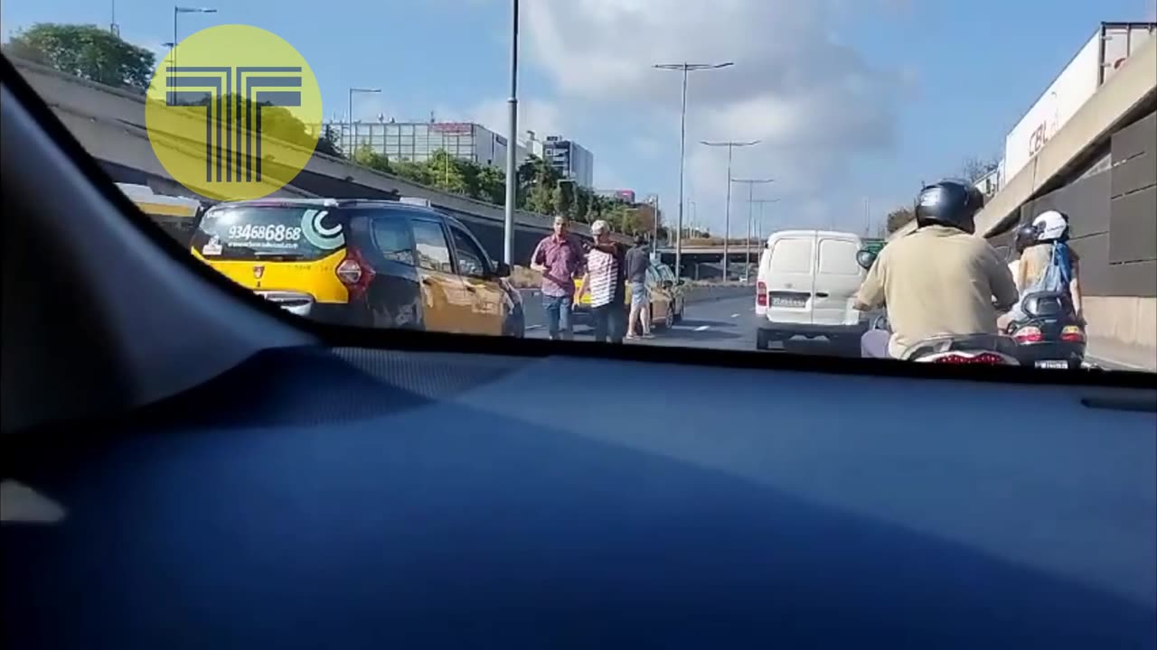 Accidente entre cuatro taxis y dos turismos en Barcelona