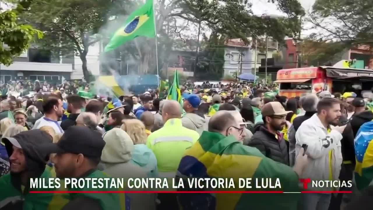 Persisten las protestas por derrota de Bolsonaro en Brasil | Noticias Telemundo