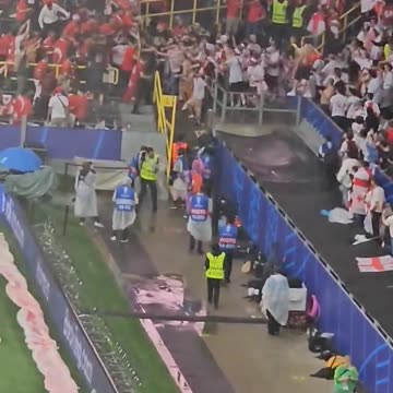 😳🥊 A fight erupted in the stadium between fans of Turkey and Georgia...