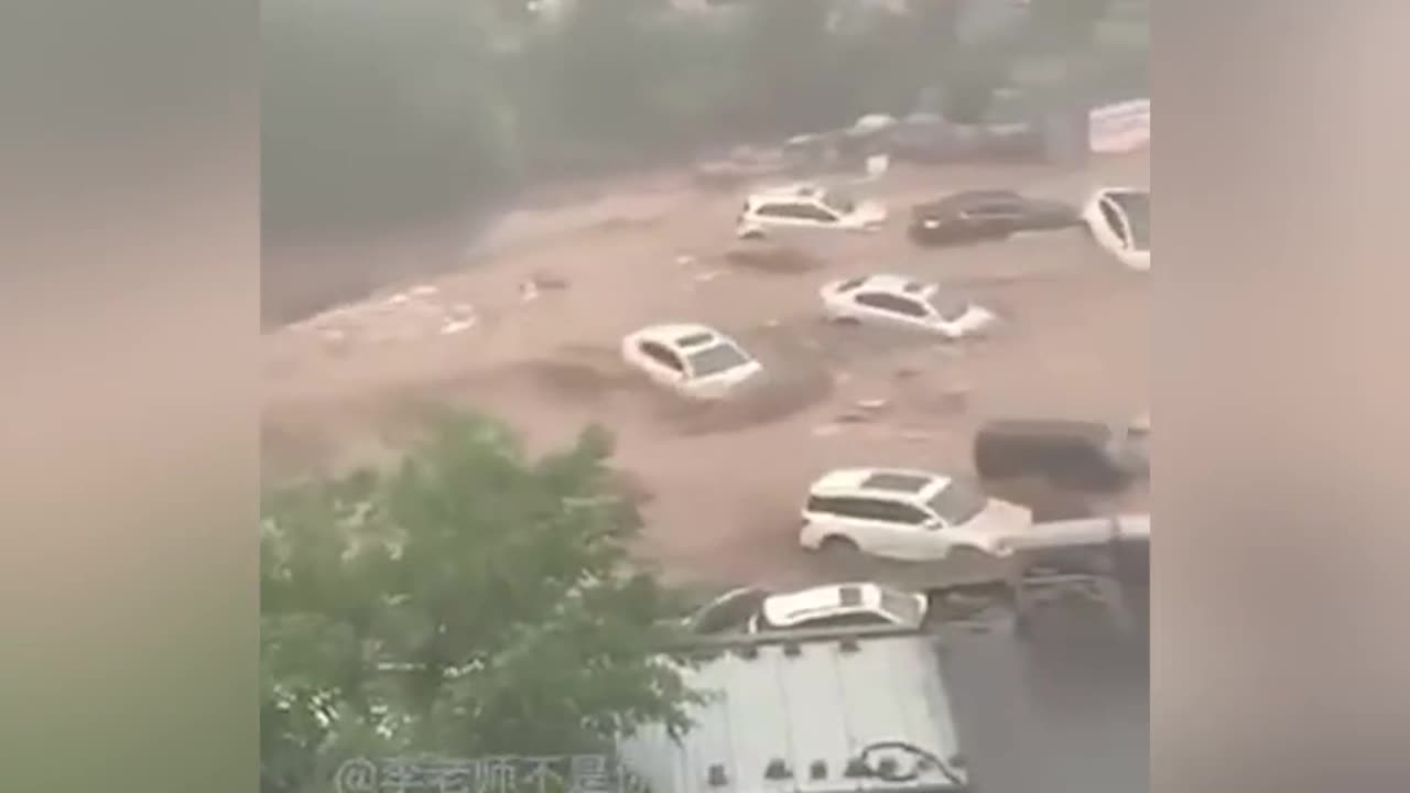 In Mentougou, the roads have turned into rivers, and numerous car have been swept away by the flood