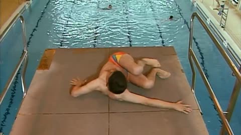 Funny Mr Bean Diving and Swimming Video