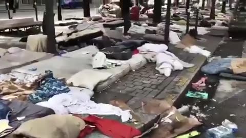 ΣΤΟ ΜΕΤΑΞΥ ΣΤΟ ΠΑΡΙΣΙ