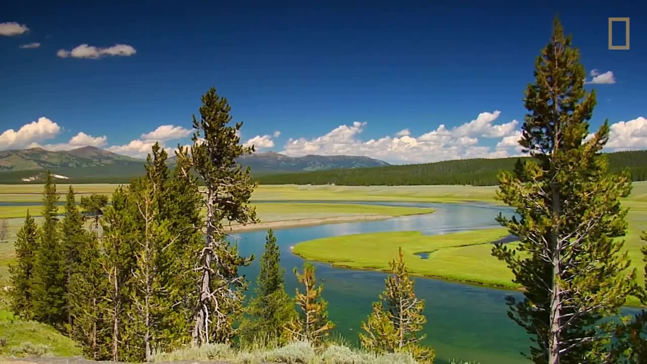 Spend a Relaxing Hour in Yellowstone’s Beautiful Landscapes National