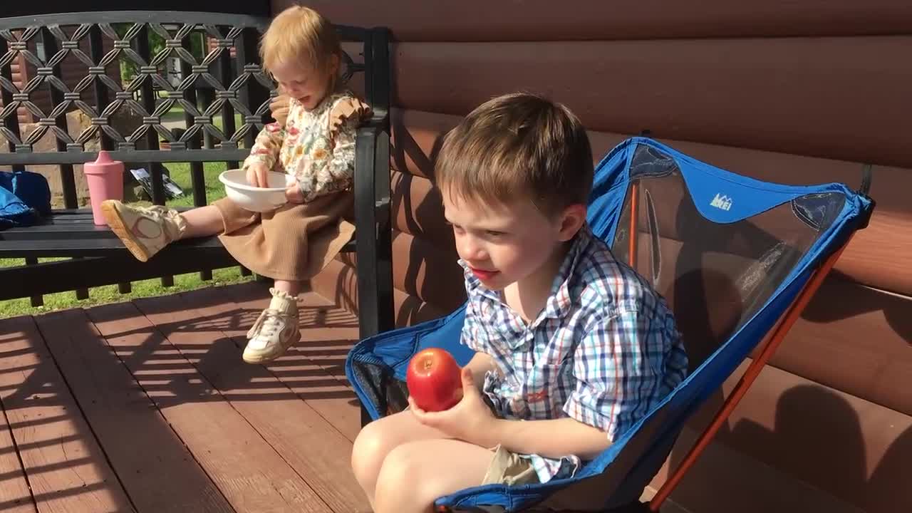 Corban & Evalynne Snack Time - 05/01/22