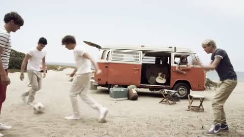 One Direction - What Makes You Beautiful (Official Video)