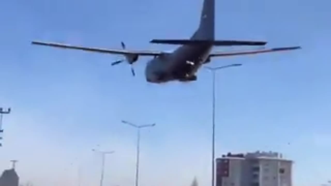 A military aircraft from Turkey has made an urgent landing in the city of Kayseri in Turkey.