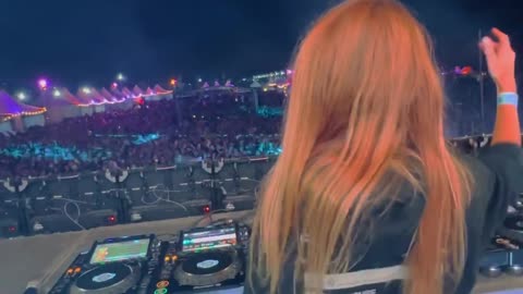 Nora En Pure PLAYS in MEXICO