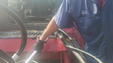 REPLACING HYDRAULIC HOSE ON THE TRACKLOADER