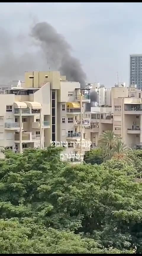 Rocket impact in Asqalon