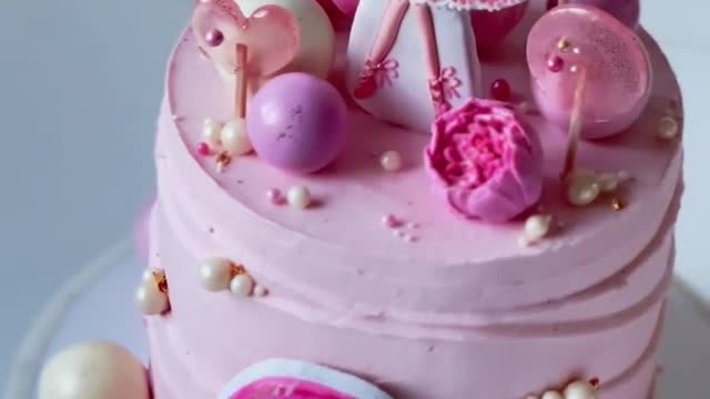 how to made a cake decorated with cartoon princesses