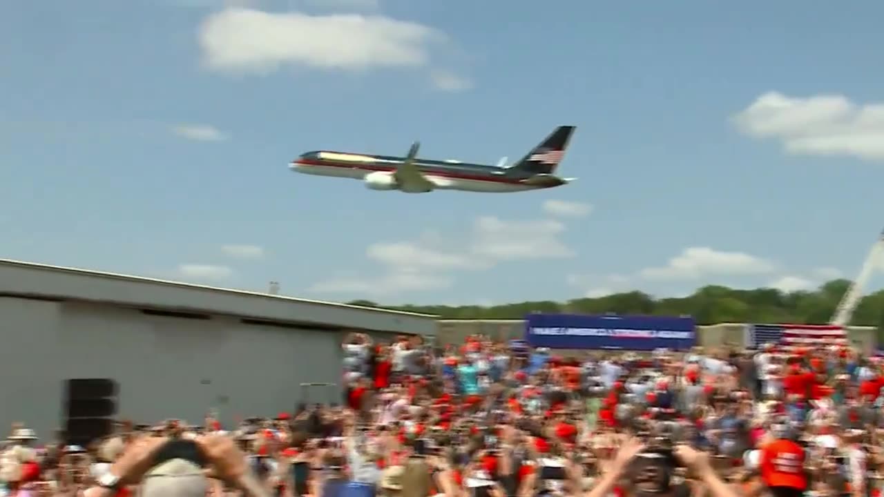 Wow that entrance Trump Just arrived in the Great State of North Carolina!