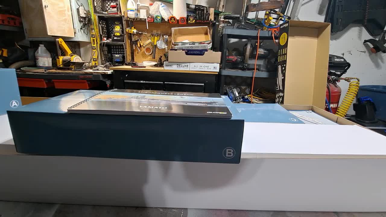 unboxing the 1/200 scale Yamato