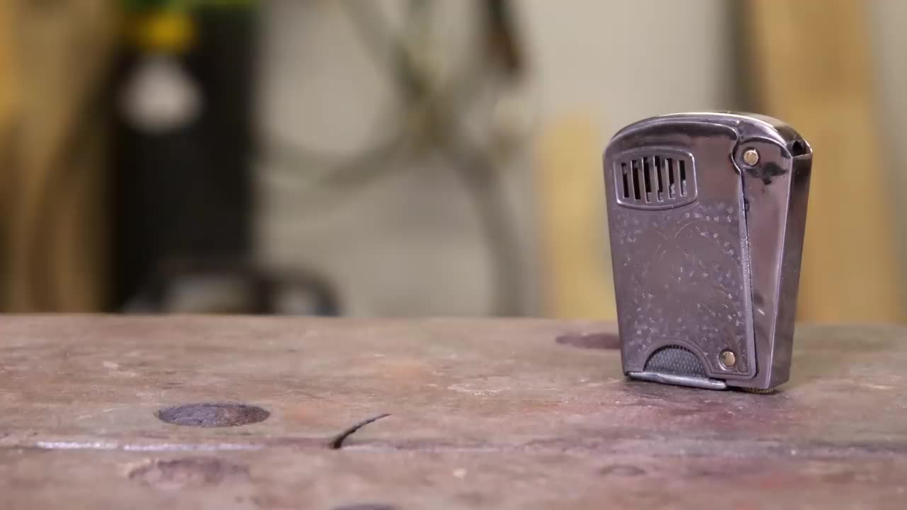 Old rusty squeeze lighter restoration --- AF invention