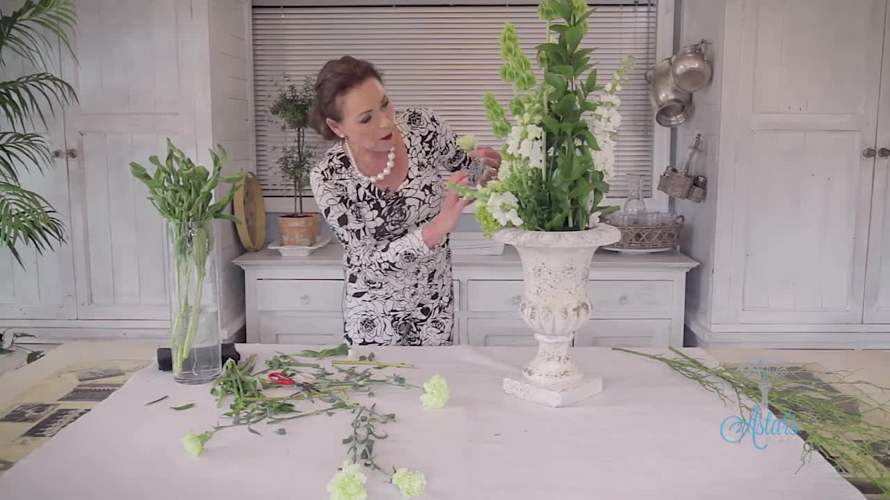 How to Arrange with Tall Stately Flowers Floristry Tutorial