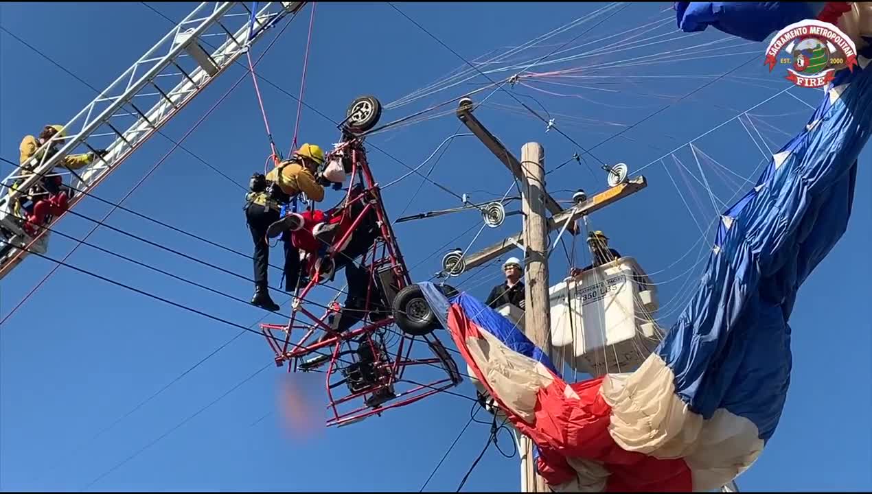 Santa rescued after snagging power lines in Sacramento