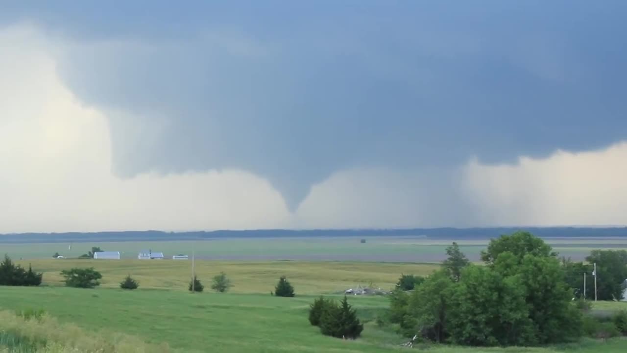 RAW Storm Chase footage - Abilene/Chapman Kansas Tornado May 25, 2016.