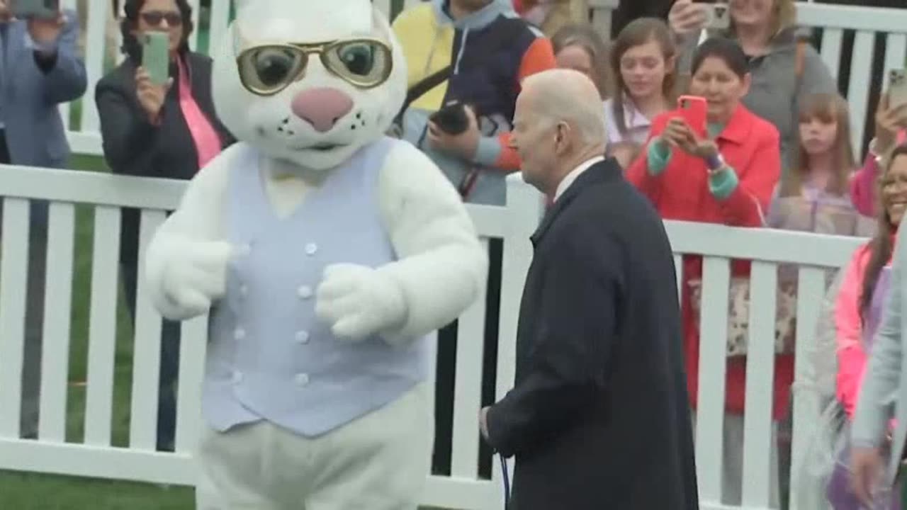 “Sh*tshow!” – A Confused Joe Biden Wanders Over to Dancing Easter Bunny at White House Easter Egg Roll