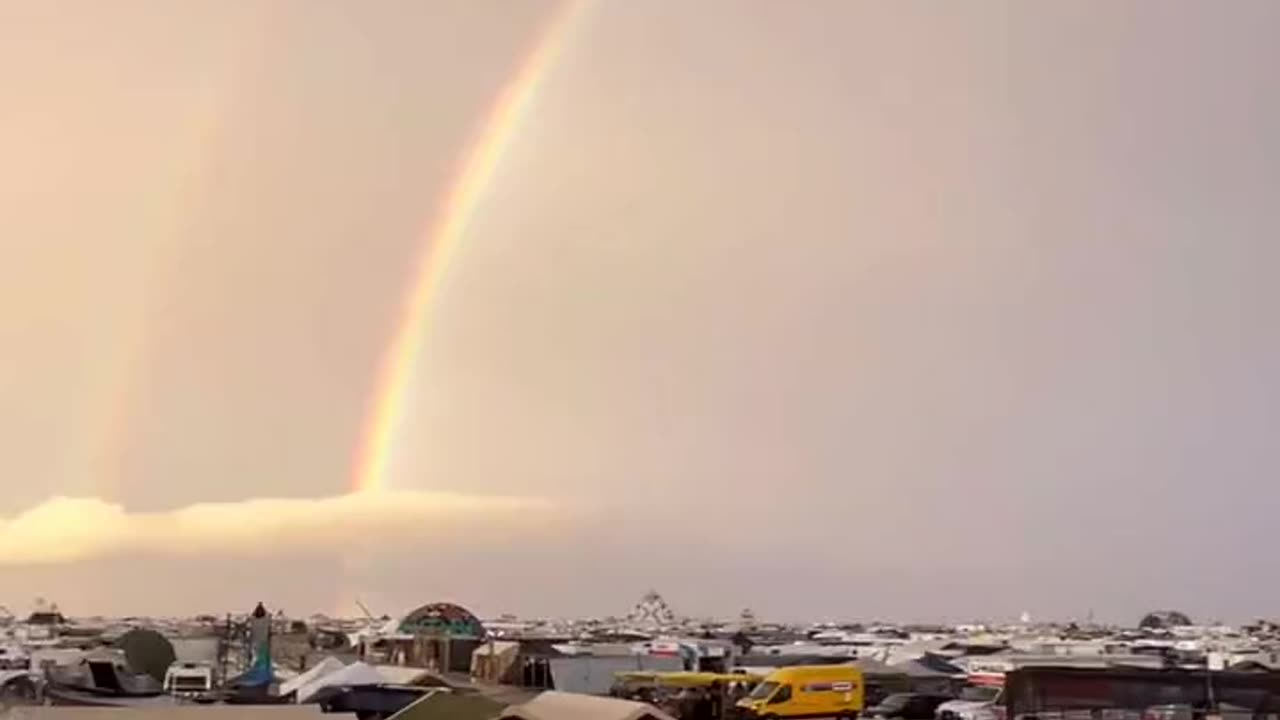 Burning Man festival in Nevada, torrential rain and mud caused one death and left thousands stranded