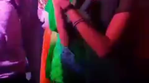 शादी में DJ पर एक लड़की का चौकी तोड़ डांस , MARRIAGE FUN VIDEO DANCING A GIRL