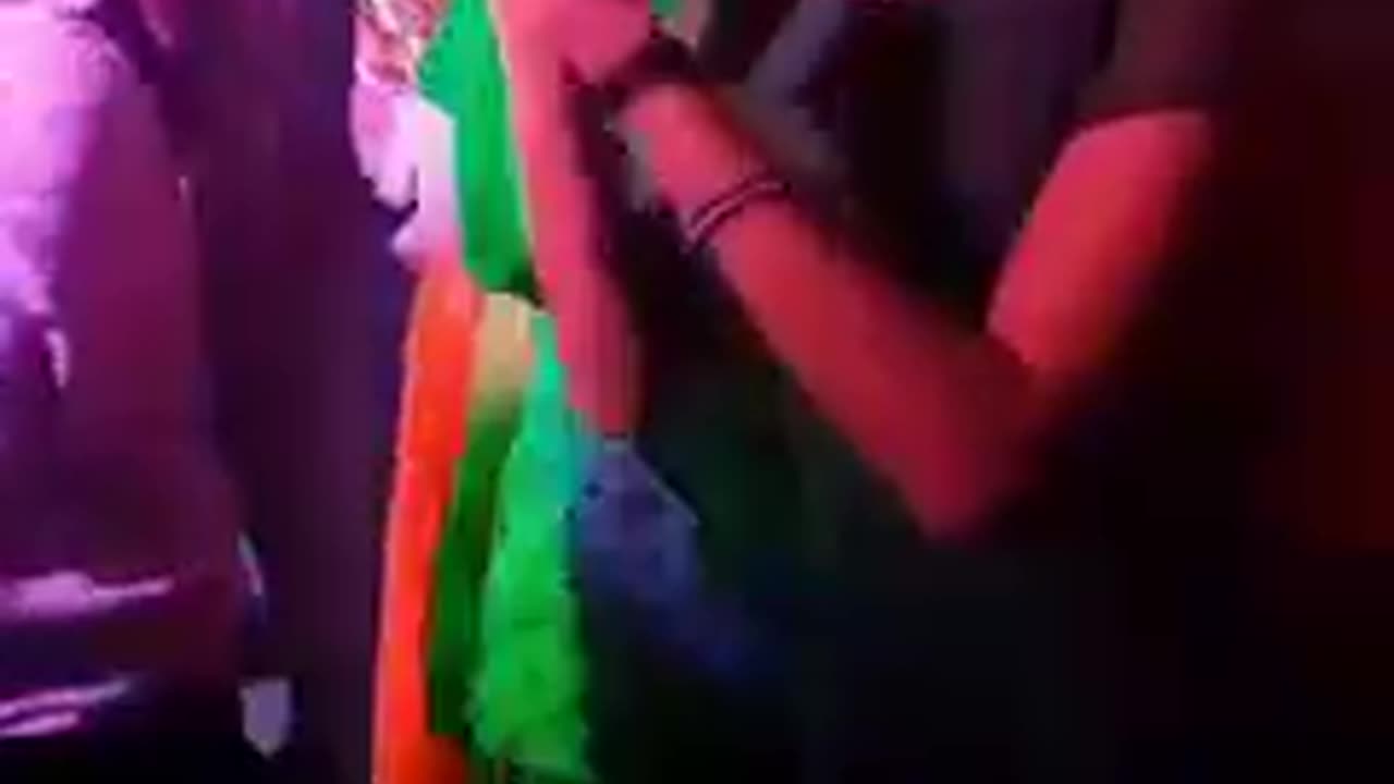 शादी में DJ पर एक लड़की का चौकी तोड़ डांस , MARRIAGE FUN VIDEO DANCING A GIRL